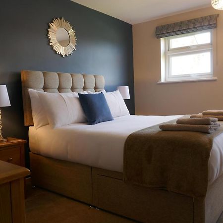 2 Bedroom House Walking Distance To City Centre With Free Parking ヨーク エクステリア 写真