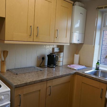 2 Bedroom House Walking Distance To City Centre With Free Parking ヨーク エクステリア 写真
