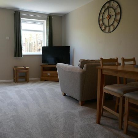 2 Bedroom House Walking Distance To City Centre With Free Parking ヨーク エクステリア 写真