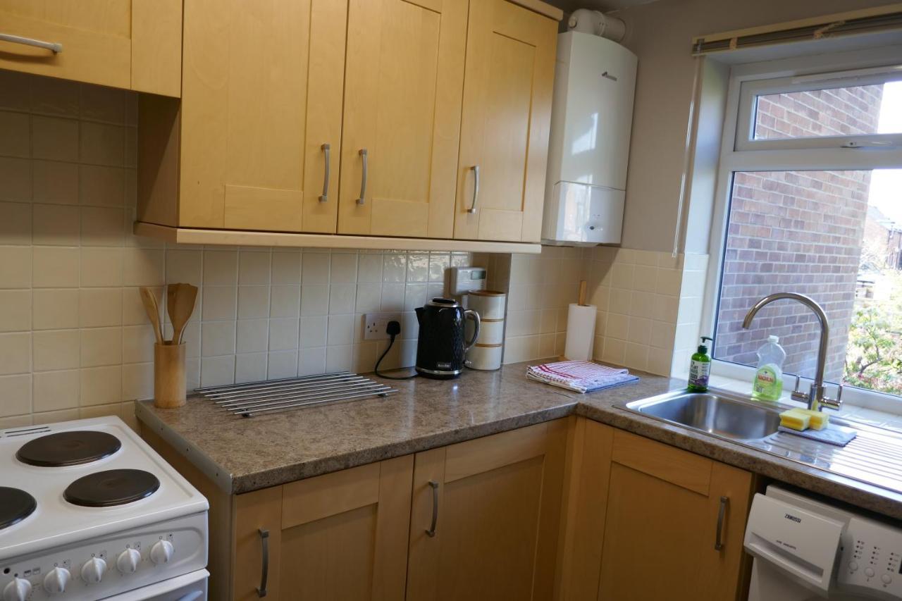 2 Bedroom House Walking Distance To City Centre With Free Parking ヨーク エクステリア 写真