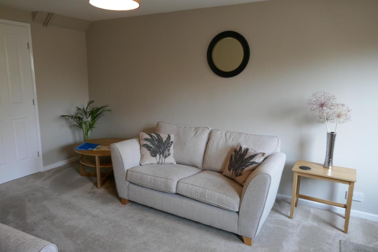 2 Bedroom House Walking Distance To City Centre With Free Parking ヨーク エクステリア 写真