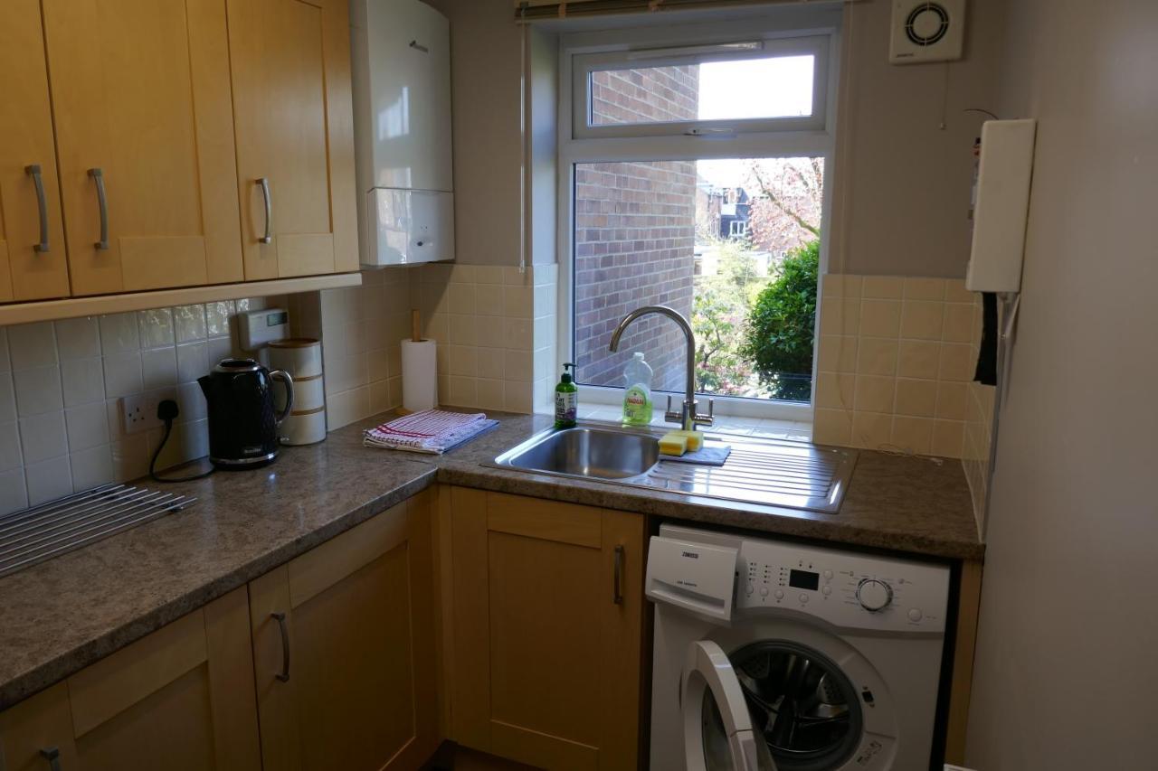 2 Bedroom House Walking Distance To City Centre With Free Parking ヨーク エクステリア 写真
