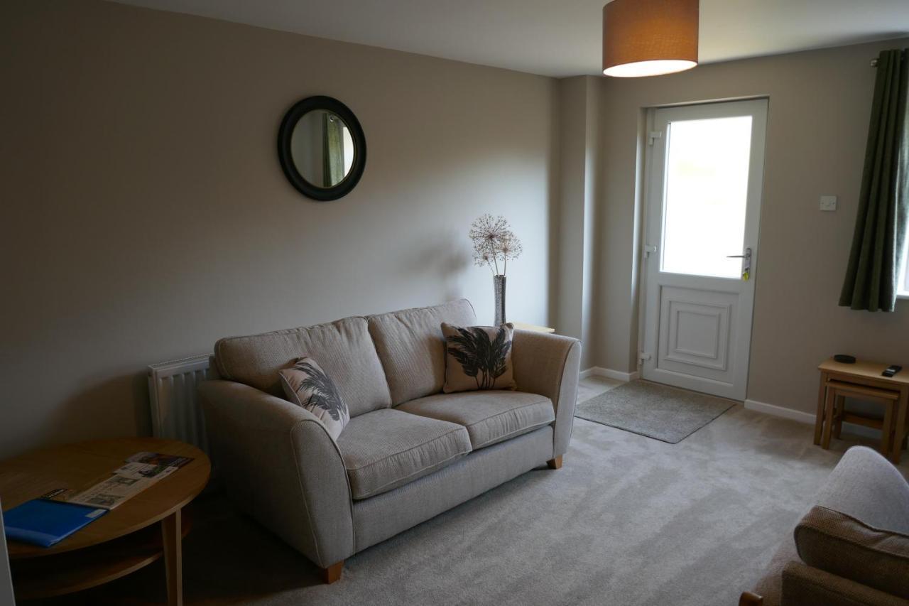 2 Bedroom House Walking Distance To City Centre With Free Parking ヨーク エクステリア 写真