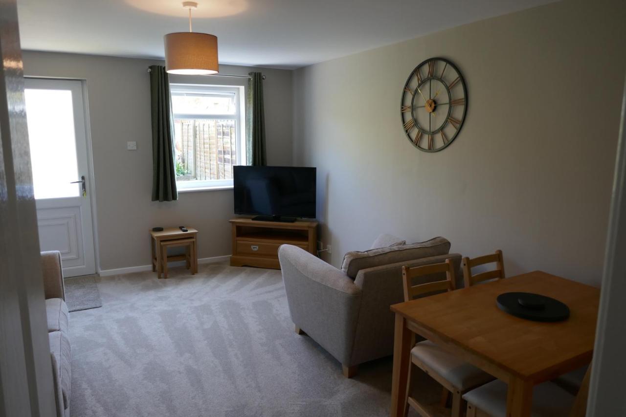 2 Bedroom House Walking Distance To City Centre With Free Parking ヨーク エクステリア 写真