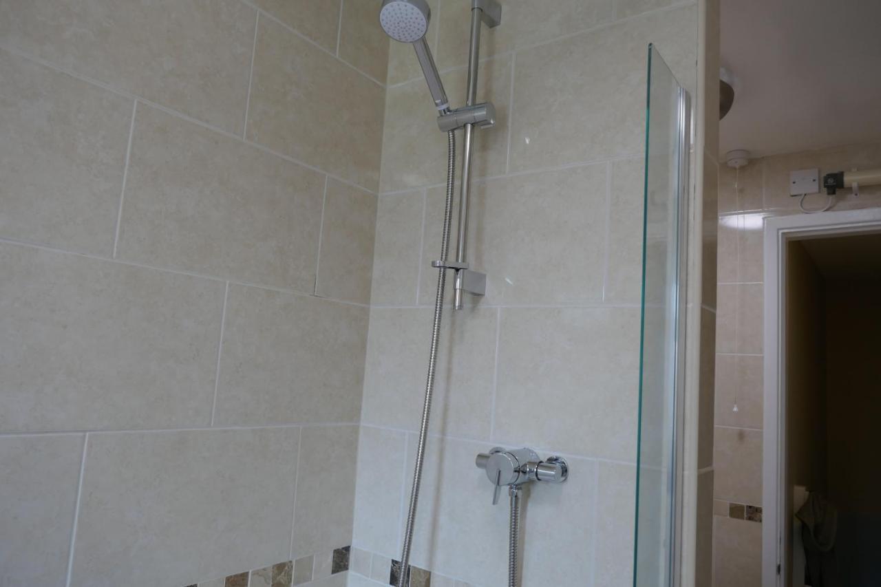 2 Bedroom House Walking Distance To City Centre With Free Parking ヨーク エクステリア 写真