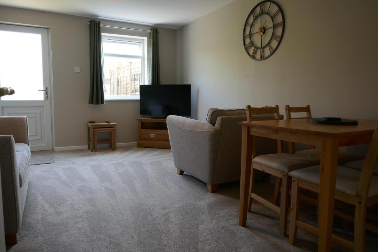 2 Bedroom House Walking Distance To City Centre With Free Parking ヨーク エクステリア 写真