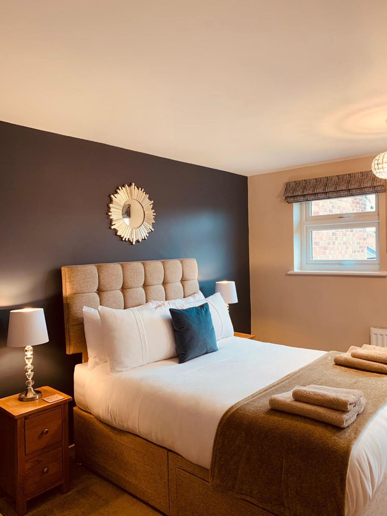 2 Bedroom House Walking Distance To City Centre With Free Parking ヨーク エクステリア 写真