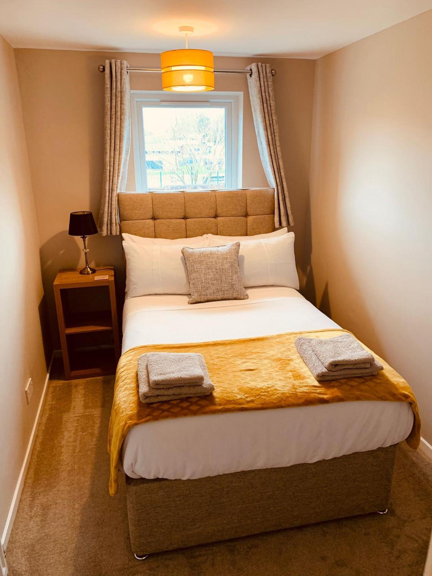 2 Bedroom House Walking Distance To City Centre With Free Parking ヨーク エクステリア 写真