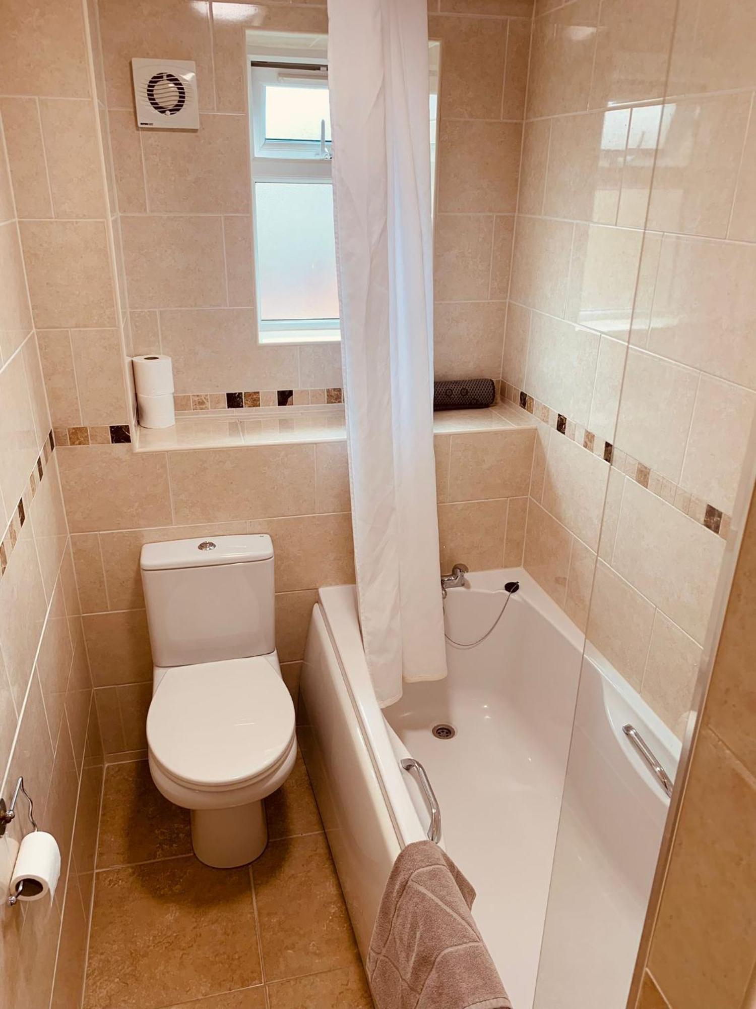 2 Bedroom House Walking Distance To City Centre With Free Parking ヨーク エクステリア 写真