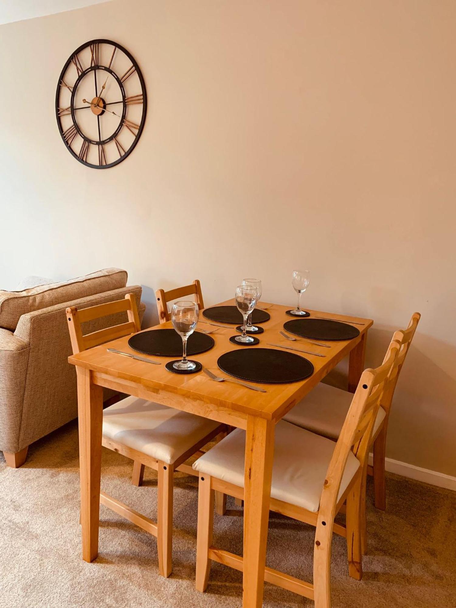 2 Bedroom House Walking Distance To City Centre With Free Parking ヨーク エクステリア 写真