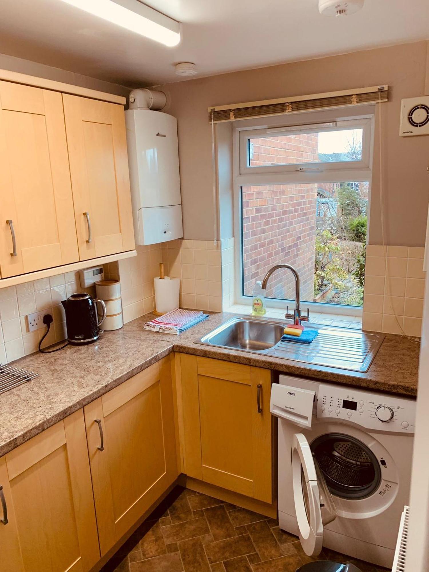 2 Bedroom House Walking Distance To City Centre With Free Parking ヨーク エクステリア 写真